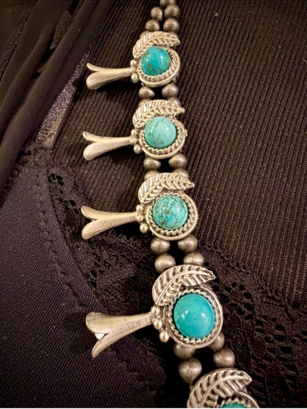 Squash Blossom Navajo Style
Faux Turquoise Silver Tone
Necklace non magnetic - Picture 11 of 12